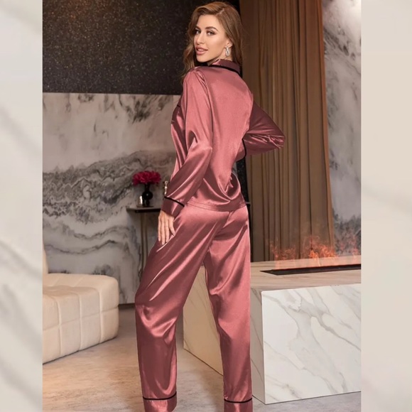 Luxurious Silky Satin Long Sleeve 2pc Pajamas Set in Paprika Sz XL Brand New - Picture 3 of 6